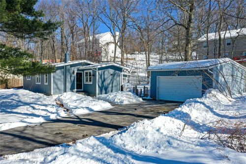 320 Walnut Ave, New Windsor, NY, 12553-5969 | Card Image