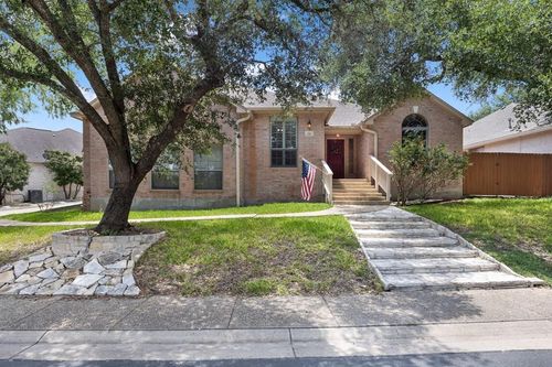 211 E Creekview Dr, Fredericksburg, TX, 78624-5434 | Card Image