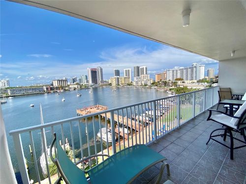 43-400 Golden Isles Dr, Hallandale Beach, FL, 33009-7507 | Card Image
