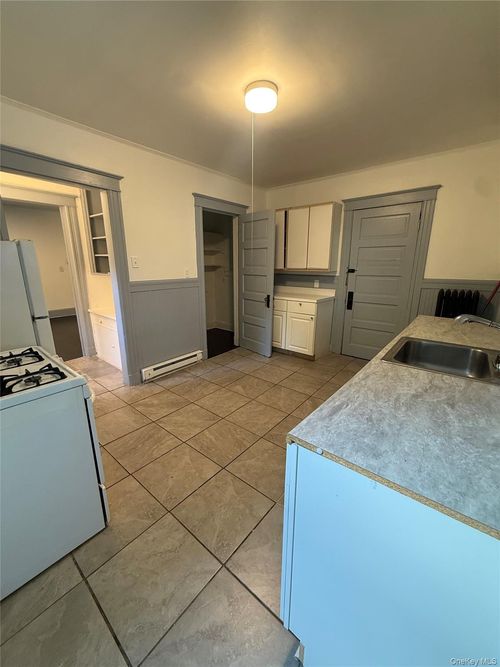 2-76 S Hamilton St, Poughkeepsie, NY, 12601-4452 | Card Image