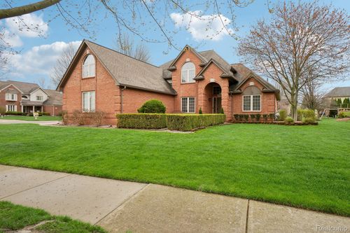6962 Muirfield Dr, Shelby Township, MI, 48316-5074 | Card Image