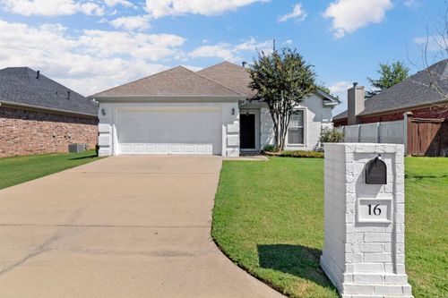 16 Dauphine Pl, Maumelle, AR, 72113-7096 | Card Image