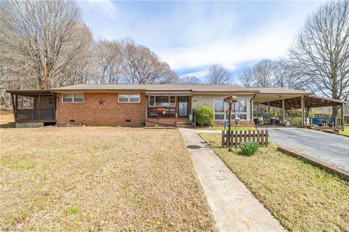 918 Hampton St, Eden, NC, 27288-6318 | Card Image