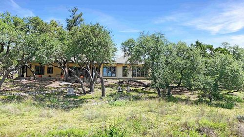 815 Oxen Trl, Fredericksburg, TX, 78624-6844 | Card Image