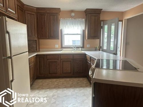 444 1st St Sw, Britt, IA, 50423-1343 | Card Image