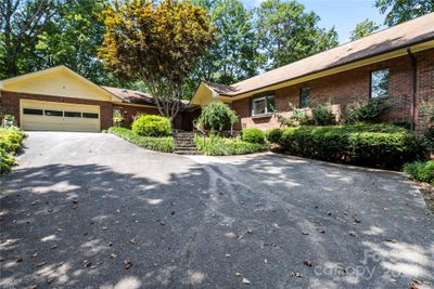 Welcome to 333 Crum Dr. w plenty of room for Guests! | Image 1