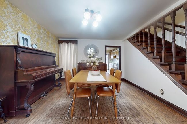 140 Lisgar St, House attached with 3 bedrooms, 2 bathrooms and null parking in Toronto ON | Image 6