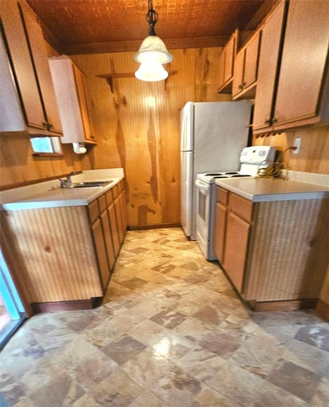 240 Boat Launch Rd, Home with 2 bedrooms, 2 bathrooms and null parking in Pointblank TX | Image 6