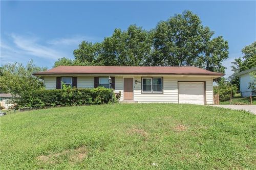 17018 E 31st Ter, Independence, MO, 64055 | Card Image