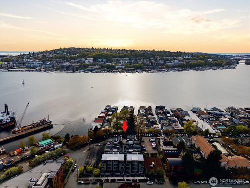 b-2010 Fairview Ave E, Seattle, WA, 98102-6393 | Card Image