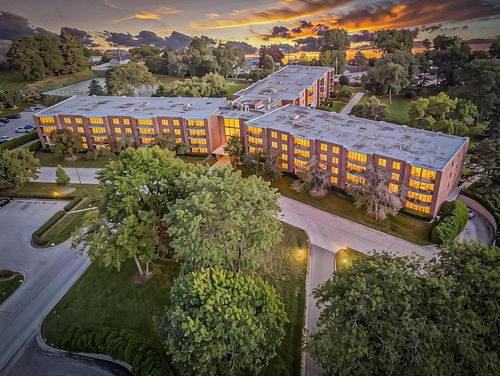 305a-1415 E Central Road, Arlington Heights, IL, 60005 | Card Image
