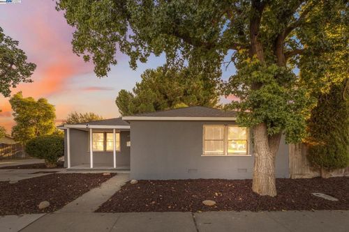 1747 Winton Way, Atwater, CA, 95301-3244 | Card Image