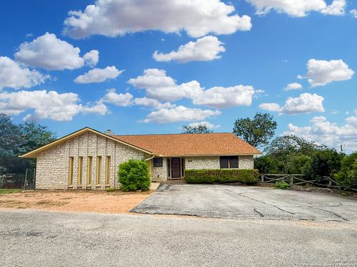 132 W Outer Dr, Canyon Lake, TX, 78133-4364 | Card Image