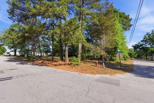 94 S Cross St, Angier, NC, 27501-8863 | Card Image