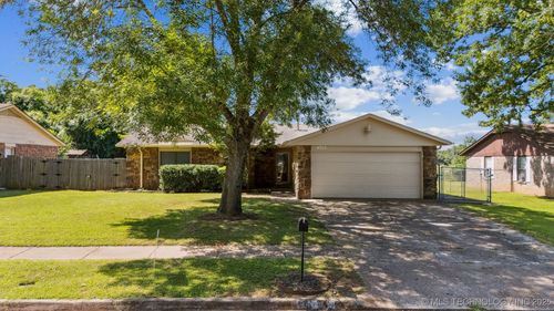 4713 Charleston St, Broken Arrow, OK, 74011-1230 | Card Image