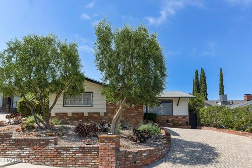 22438 Venido Rd, Woodland Hills, CA, 91364-2907 | Card Image