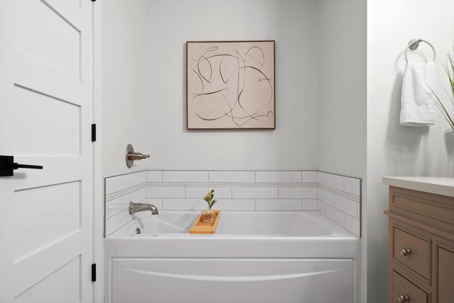 33-web-or-mls-17806 Elm Rd N-33.jpg | Image 18