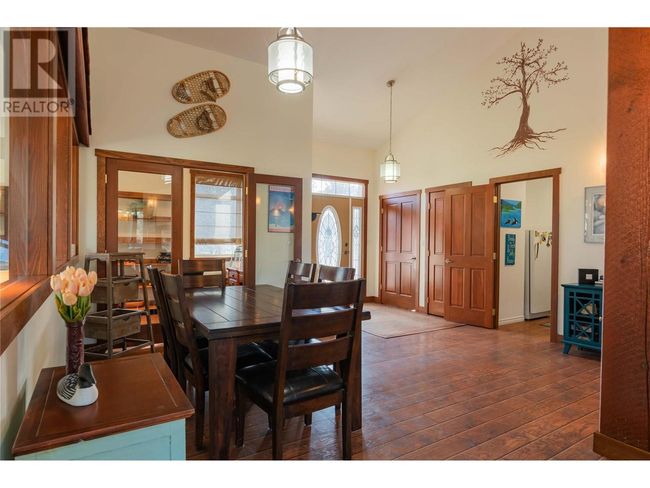 250 1 St Ave, House other with 3 bedrooms, 5 bathrooms and 3 parking in Kootenay Boundary BC | Image 6