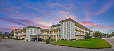 203B - 5720 13 Th Avenue N, Condo with 2 bedrooms, 1 bathrooms and null parking in SAINT PETERSBURG FL | Image 1