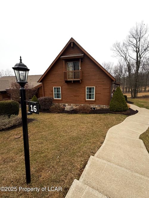 16 Sugarloaf Ln, Hazle Township, PA, 18202-8246 | Card Image