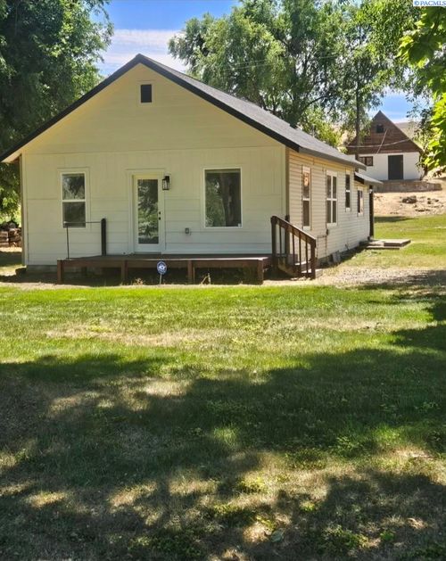 168501 W Byron Rd, Prosser, WA, 99350-6522 | Card Image