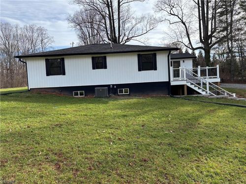 3103 Pipers Gap Rd, Mount Airy, NC, 27030-7591 | Card Image
