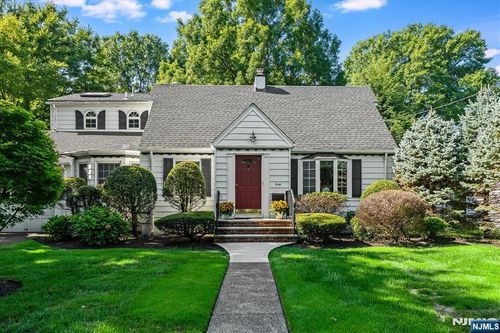 40 Heathcote Rd, Glen Rock, NJ, 07452-2712 | Card Image