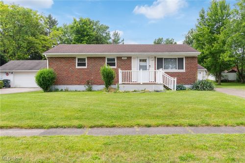 285 Berwin Pl, Munroe Falls, OH, 44262-1212 | Card Image