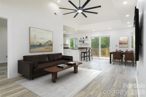 286 Berkeley Road, Hendersonville, NC, 28792 | Card Image