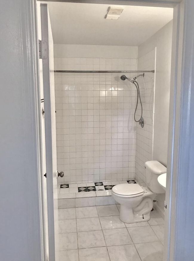 1A - 3501 Nw 94 Th Ave, Condo with 2 bedrooms, 2 bathrooms and null parking in Sunrise FL | Image 5