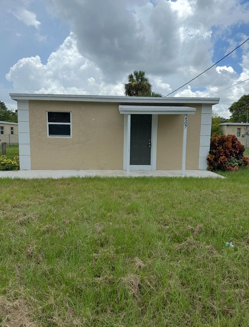 2507 Avenue L, Fort Pierce, FL, 34947-2473 | Card Image