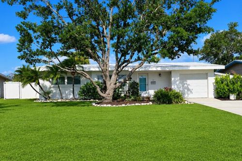 211 22nd St Ne, BRADENTON, FL, 34208-1631 | Card Image