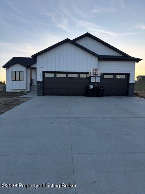 4095 Acres Dr, Dickinson, ND, 58601-7557 | Card Image
