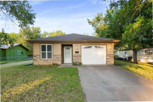 739 S Cypress St, Ottawa, KS, 66067-2631 | Card Image
