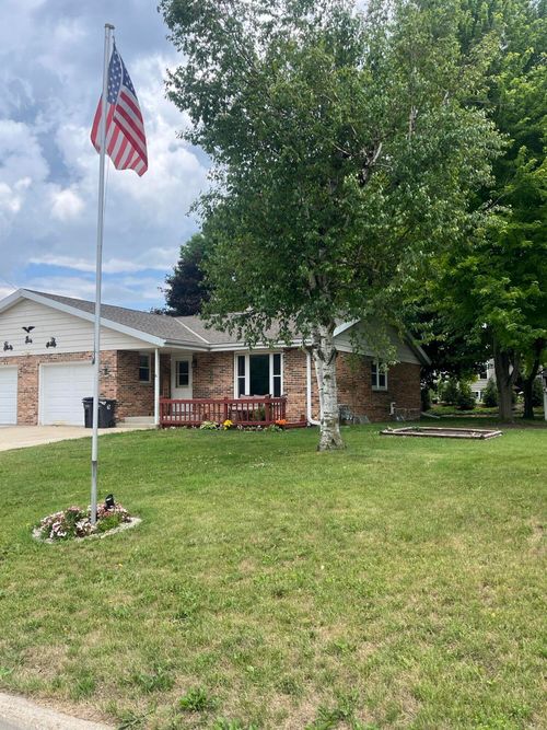 132 Deppiesse Rd, Random Lake, WI, 53075-1631 | Card Image