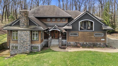 N51W28373 Maes Walke, Pewaukee, WI, 53072-1738 | Card Image