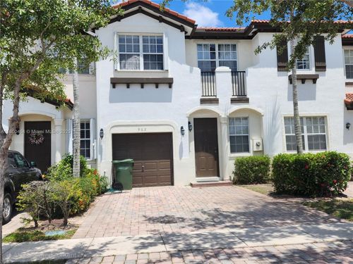 962 Ne 29th Ter, Homestead, FL, 33033-7604 | Card Image