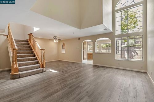 32 Shoal Dr E, Vallejo, CA, 94591-6949 | Card Image