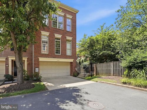 1922 N Daniel St, Arlington, VA, 22201-4110 | Card Image