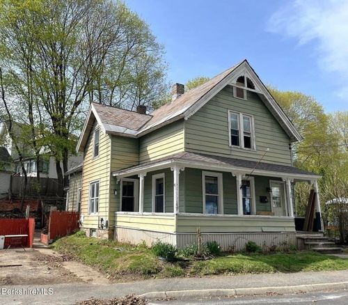 33 Brooklyn St, North Adams, MA, 01247-2555 | Card Image