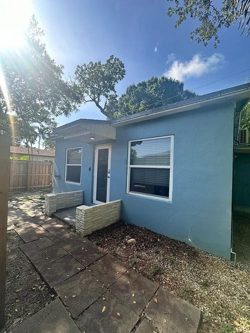 b-104 Se 20th St, Fort Lauderdale, FL, 33316-2847 | Card Image