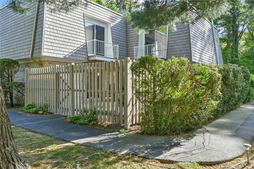 apt-c-18 Caddy Rock Rd, North Kingstown, RI, 02852-3129 | Card Image