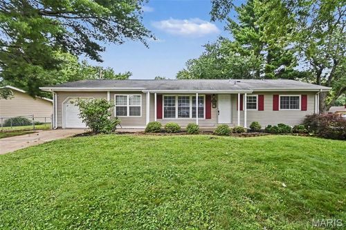 6706 Vineland Drive, Hazelwood, MO, 63042 | Card Image