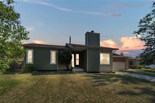 35 Merlon Pl, Winnipeg, MB, R2P1H5 | Card Image