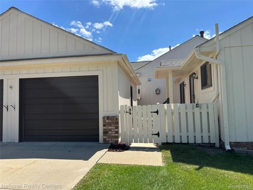 4-9840 Cambridge Court, Green Oak Township, MI, 48178 | Card Image