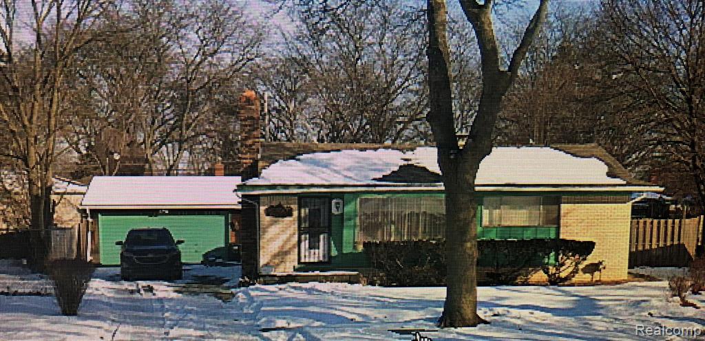 Leslie Dr, Flint, MI 48504