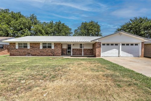 610 E Monroe St, Waurika, OK, 73573-1442 | Card Image
