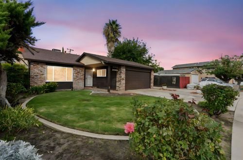 1121 Wawona St, Manteca, CA, 95337-6088 | Card Image