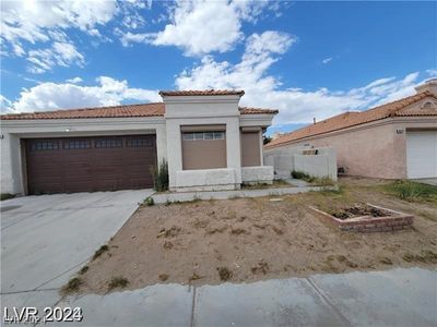 9820 Cross Creek Way, House other with 3 bedrooms, 2 bathrooms and null parking in Las Vegas NV | Image 3