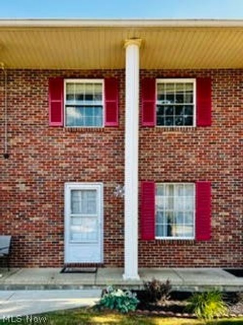 157 Ault St, Wadsworth, OH, 44281-1102 | Card Image